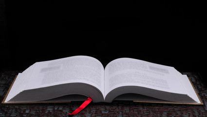 汽车显示abs和刹车灯一直亮是什么原因