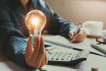 汽车显示abs和刹车灯一直亮是什么原因