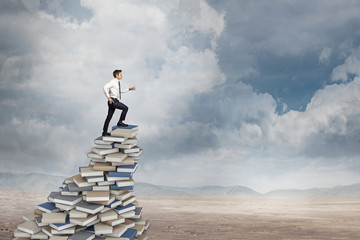 汽车显示abs和刹车灯一直亮是什么原因