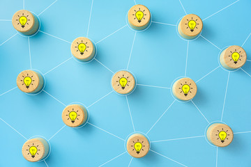 汽车显示abs和刹车灯一直亮是什么原因