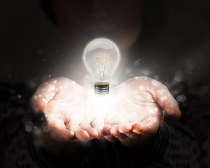 汽车显示abs和刹车灯一直亮是什么原因