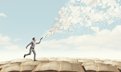 汽车显示abs和刹车灯一直亮是什么原因